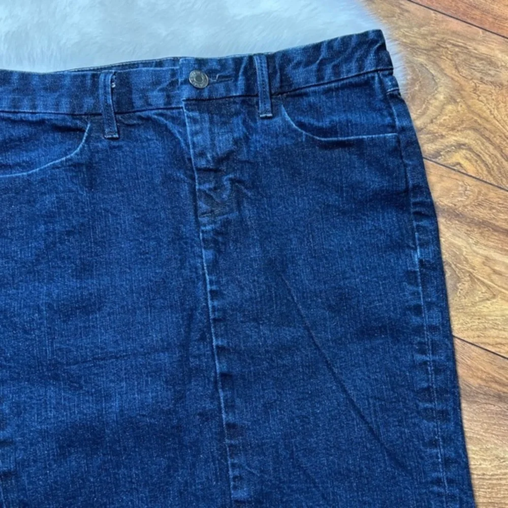 Gap dark wash denim pencil skirt B7-36